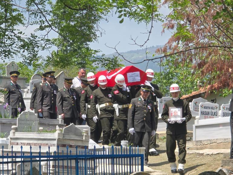 Şehit askerin cenazesi, ailesinin isteği üzerine 14 yıl sonra İstanbula nakledildi