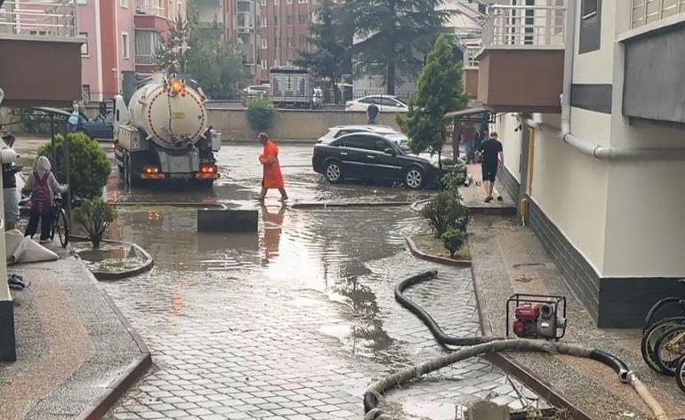 Çankırıda sağanak yağış hayatı olumsuz etkiledi