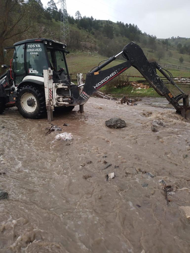 Kastamonu’da sağanak yağış hayatı olumsuz etkiledi