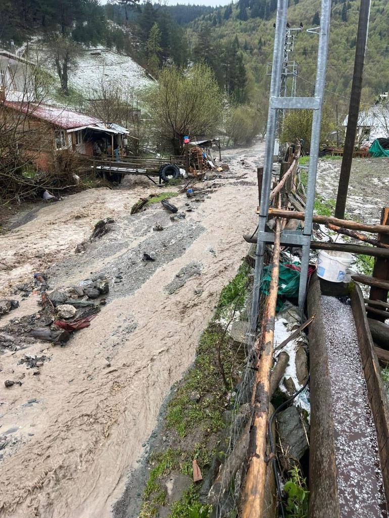 Kastamonu’da sağanak yağış hayatı olumsuz etkiledi
