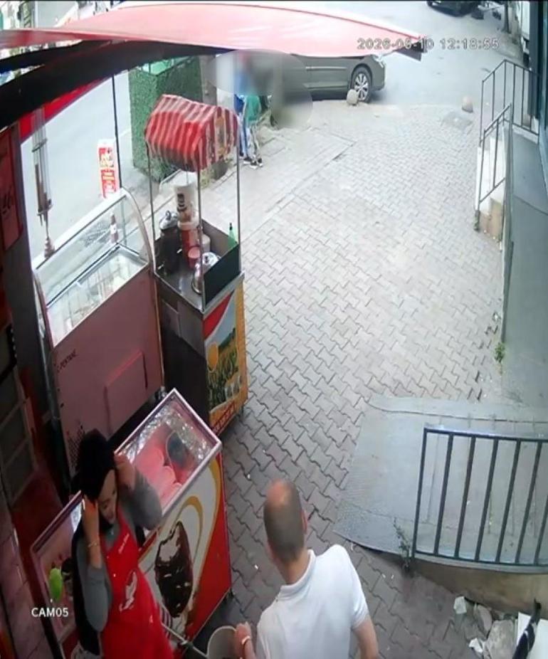 Esenler’de kediye bıçakla zarar veren çocuklar kendilerini uyaran kadının üzerine yürüdü