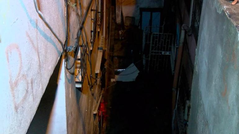 Eyüpsultanda 3 katlı binada yangın: 2si çocuk 4 yaralı