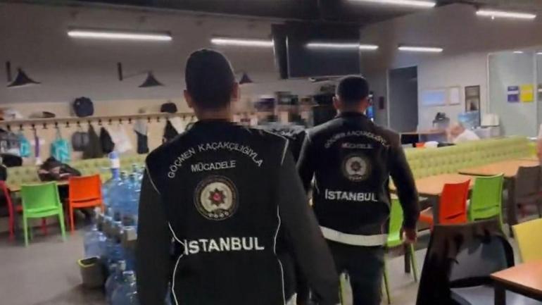 İngiltereye sahte İsrail pasaportuyla girmeye çalışanlara operasyon; 8 gözaltı