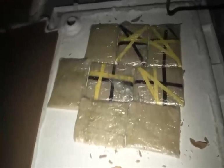 Bağcılarda duş teknelerinin arasına gizlenmiş 92 kilo 500 gram eroin ele geçirildi