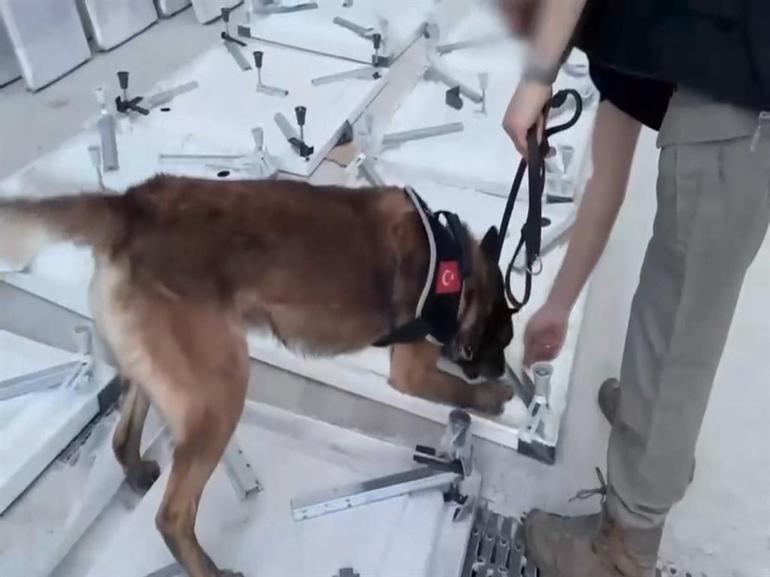 Bağcılarda duş teknelerinin arasına gizlenmiş 92 kilo 500 gram eroin ele geçirildi