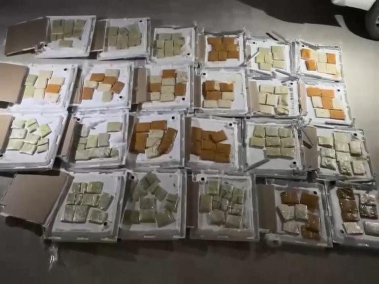 Bağcılarda duş teknelerinin arasına gizlenmiş 92 kilo 500 gram eroin ele geçirildi