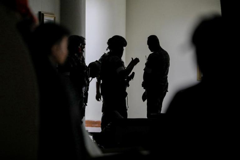 Filipinler Senatosunda silah sesleri duyuldu