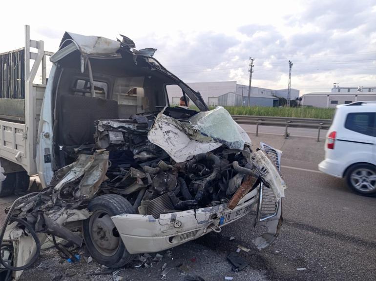 Kamyonet ile TIR çarpıştı: 1 ölü, 1 yaralı
