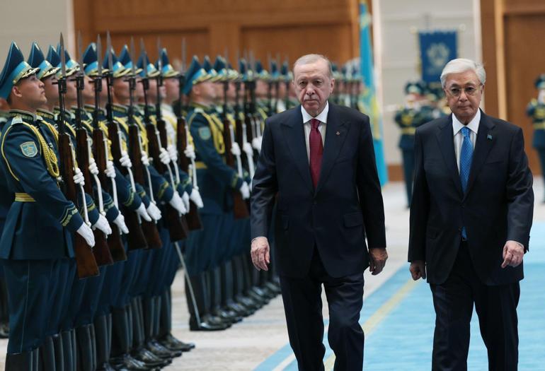Cumhurbaşkanı Erdoğan, Kazakistanda resmi törenle karşılandı
