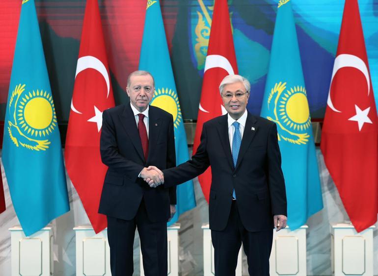 Cumhurbaşkanı Erdoğan, Kazakistanda resmi törenle karşılandı
