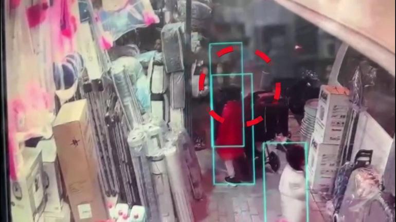 Avcılarda hırsızlık şüphelileri yakalandı; 16 yaşındaki şüphelinin 40 suç kaydı çıktı