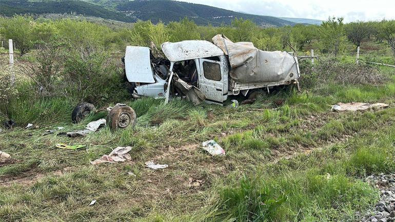 Tren, hemzemin geçitte kamyonete çarptı; 1 ölü, 3 yaralı