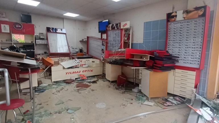 Fren yerine gaz pedalına bastı, ziyarete gittiği arkadaşının iş yerine otomobille girdi