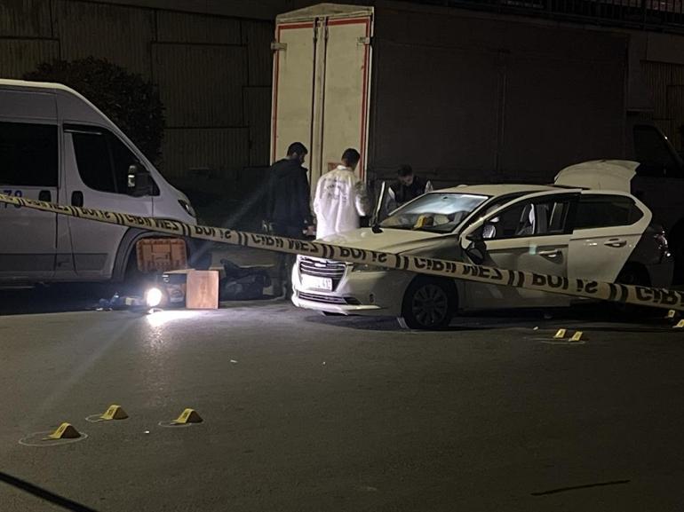Küçükçekmecede polisin dur ihtarına uymayan şüpheliler kaçarken kaza yaptı: 1 polis yaralandı, 2 gözaltı