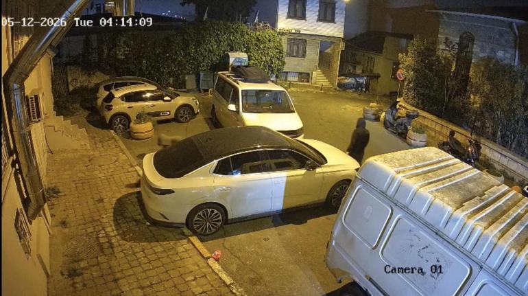 Beyoğlu’nda iş insanının otomobilinin lastiklerini bıçakladılar: Cansız cisme zarar vermek acizlik