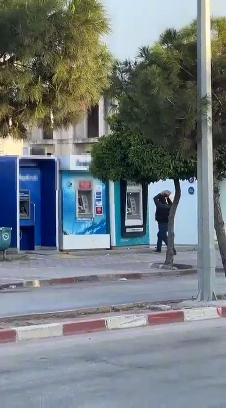 Adanada ATMye taşlı saldırı kamerada
