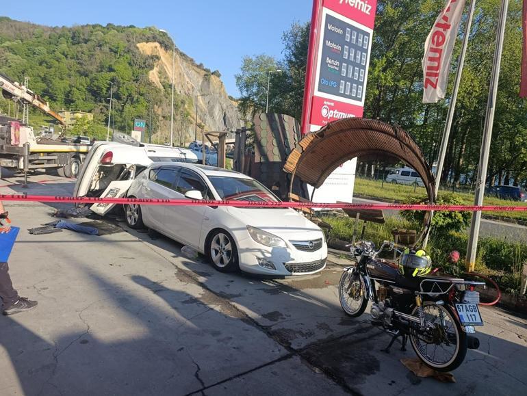 Takla atan otomobil bankta oturan iki kardeşe çaptı: 6 yaralı