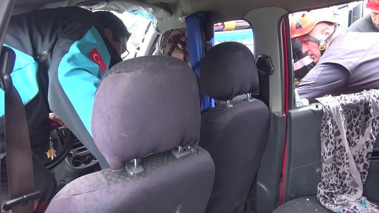 Erzurum’da halk otobüsü ile otomobil çarpıştı: 5 yaralı