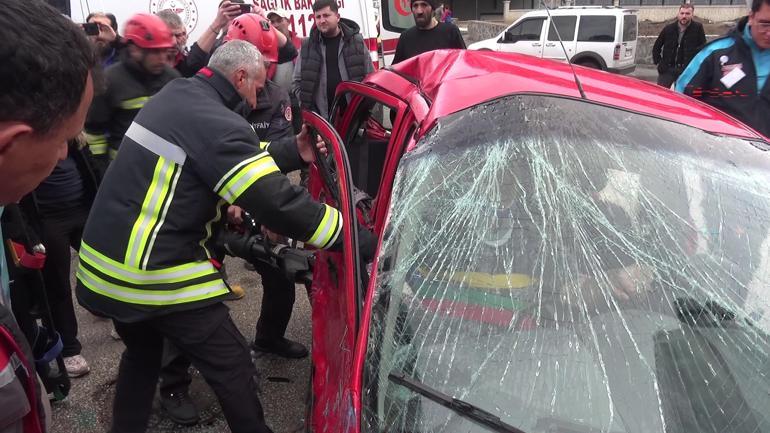 Erzurum’da halk otobüsü ile otomobil çarpıştı: 5 yaralı