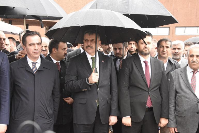 Bakan Çiftçi, Ahlat Selçuklu Meydan Mezarlığı’nı ziyaret etti