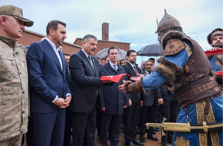 Bakan Çiftçi, Ahlat Selçuklu Meydan Mezarlığı’nı ziyaret etti