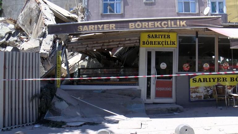 Küçükçekmecede yıkımı yapılan bina çöktü; bitişiğindeki apartman tahliye edildi
