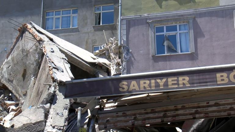 Küçükçekmecede yıkımı yapılan bina çöktü; bitişiğindeki apartman tahliye edildi