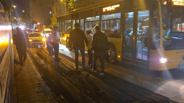 Fatihte inşaat demiri İETT otobüsünün altını delerek içeri girdi; yolcu yaralandı
