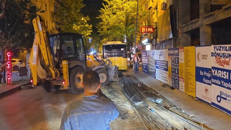 Fatihte inşaat demiri İETT otobüsünün altını delerek içeri girdi; yolcu yaralandı