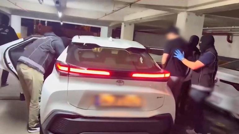 Kırmızı bülten ile aranan uluslararası suç örgütü liderinin kardeşi İstanbulda yakalandı