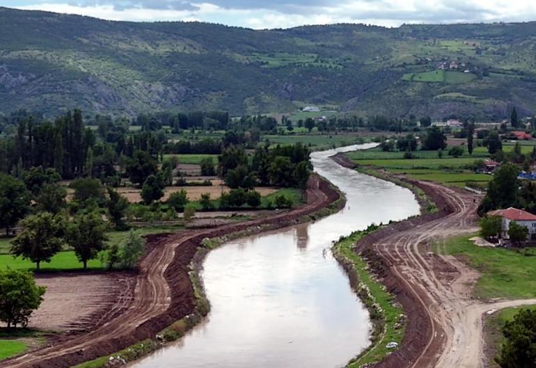 Tokatta sağanak sonrası su altında kalan tarım arazileri dronla görüntülendi
