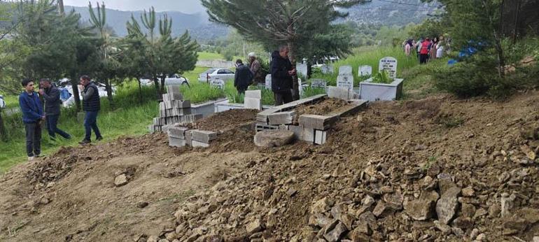 Çekyattan düşen Bertuğ öldü, sinir krizi geçirip hastaneden ayrılan babası kazada hayatını kaybetti