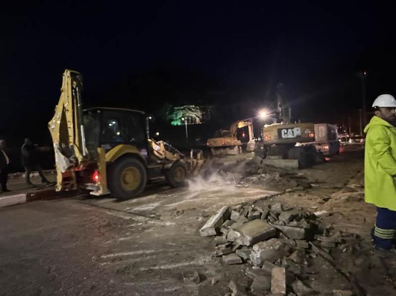 Tokat’ta Çedaş Kavşağı Köprüsü’nün yıkımına başlandı