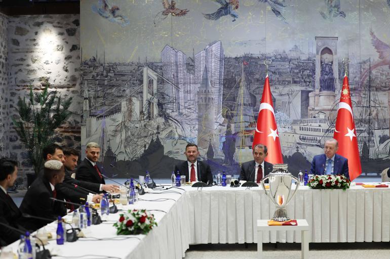 Cumhurbaşkanı Erdoğan, Süper Lig şampiyonu Galatasaray’ı kabul etti