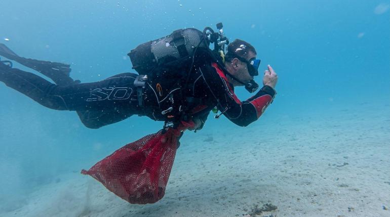 Dip temizliğinde göletten araba lastiği, semaver ve mangal çıktı