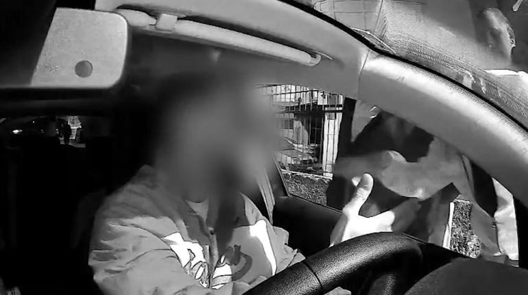 Taksiciler, uygulamayla yolcu taşıyan sürücü ile kadın yolcuya korku dolu anlar yaşattı