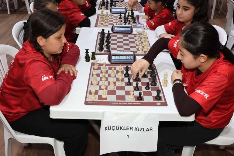 Ümraniyede Okullar Arası Satranç Turnuvası yapıldı