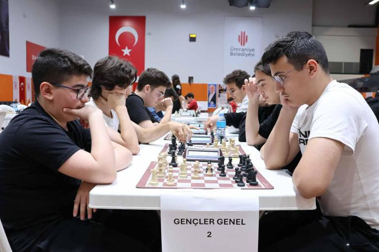Ümraniyede Okullar Arası Satranç Turnuvası yapıldı