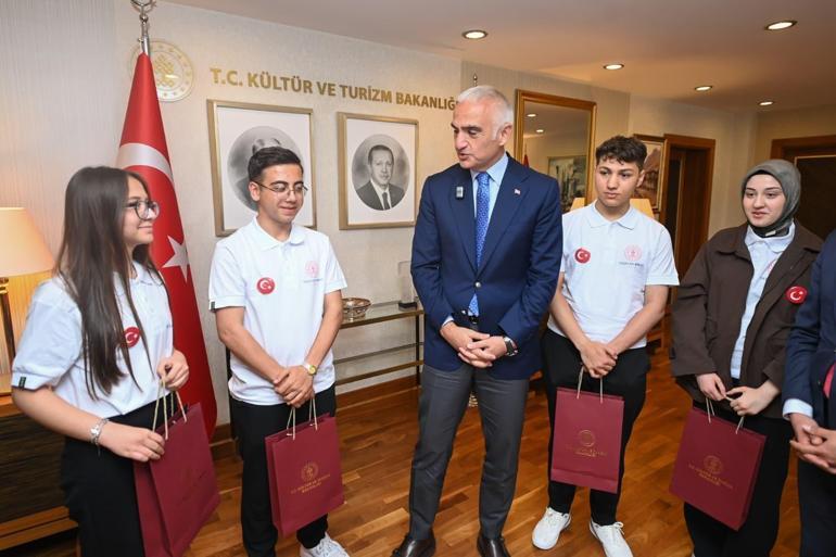 Bakan Ersoy, genç sanatçıları kabul etti