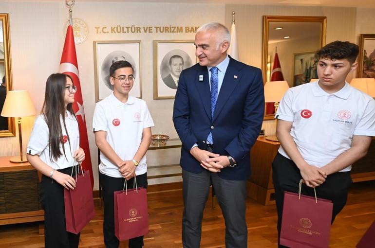 Bakan Ersoy, genç sanatçıları kabul etti