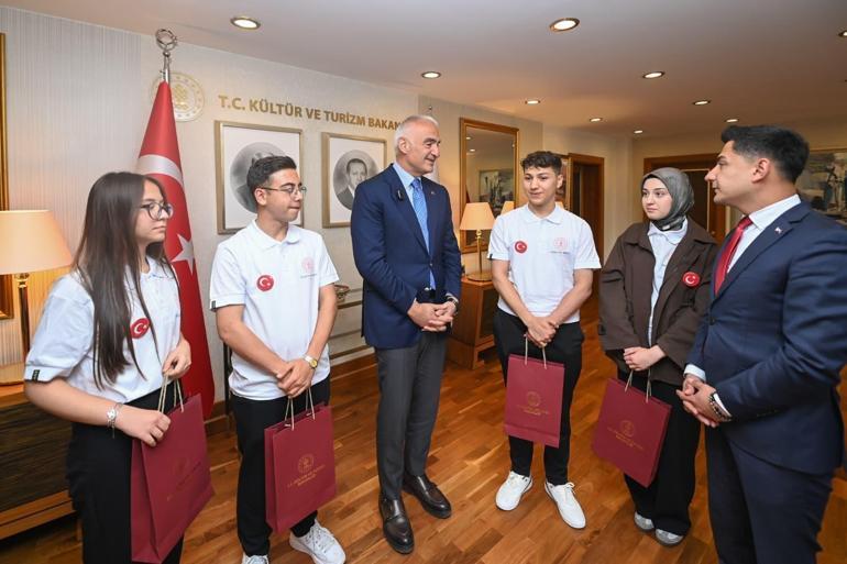Bakan Ersoy, genç sanatçıları kabul etti