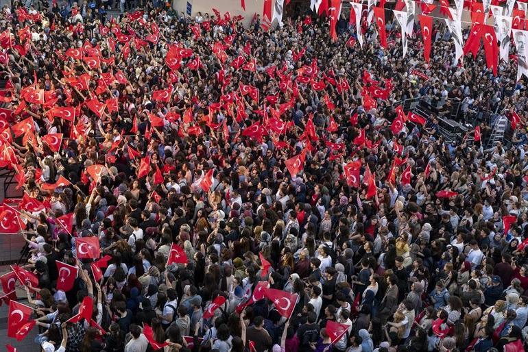 Üsküdar’da 19 Mayıs coşkusu Pinhani konseriyle yaşandı