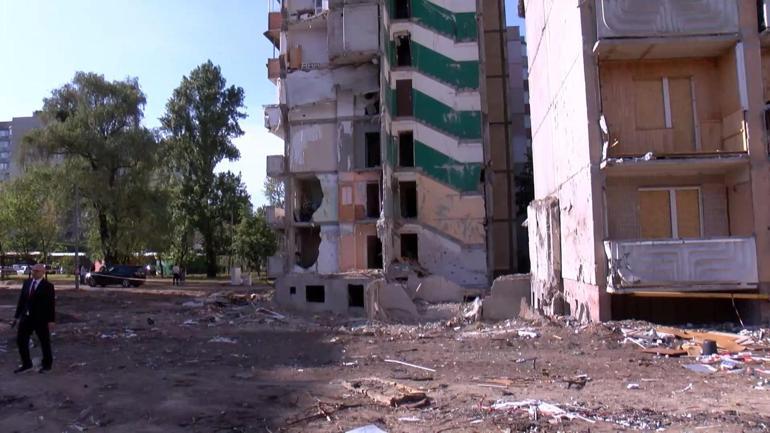 Kiev’de 24 kişinin hayatını kaybettiği binanın enkazı görüntülendi