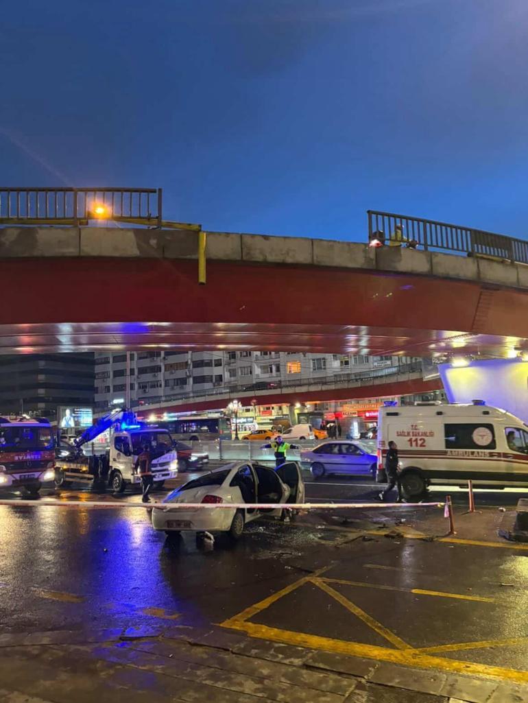 Ankara’da kontrolden çıkan otomobil Sıhhiye Köprüsünden alt yola düştü; 1 yaralı