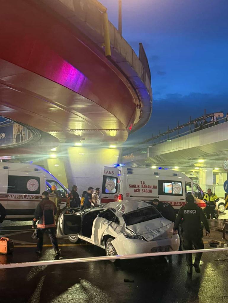 Ankara’da kontrolden çıkan otomobil Sıhhiye Köprüsünden alt yola düştü; 1 yaralı