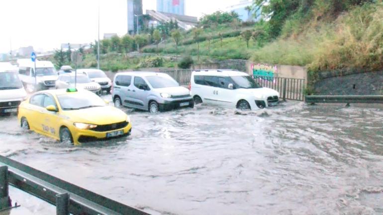 Maltepe’de tüneli su bastı; araçlar ilerlemekte güçlük çekti