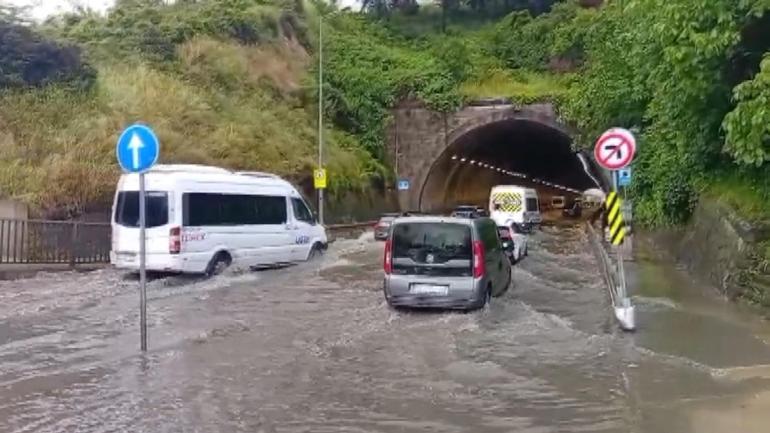 Maltepe’de tüneli su bastı; araçlar ilerlemekte güçlük çekti
