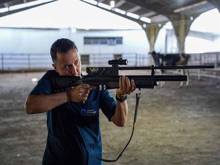 Hayvan yakalama timi, kaçan kurbanlıklar için göreve hazır