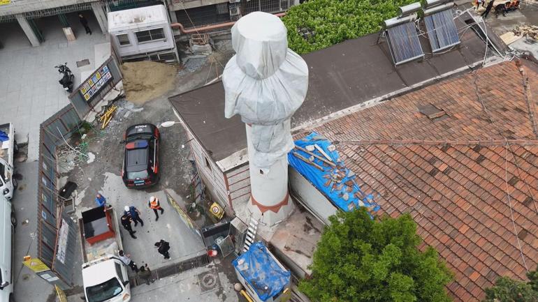 Fatih’te üniversite binasının inşaatı sırasında cami minaresi yıkıldı