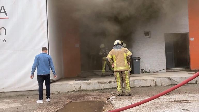 Bursada koltuk fabrikasında yangın